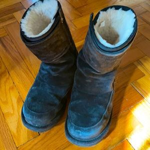 Size 7 short black Uggs